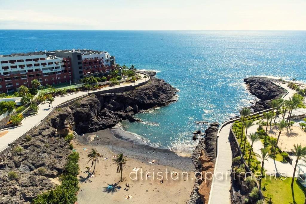 Skyline View Apartment - Free Private Parking Including & Guest Bonus 아데제 외부 사진