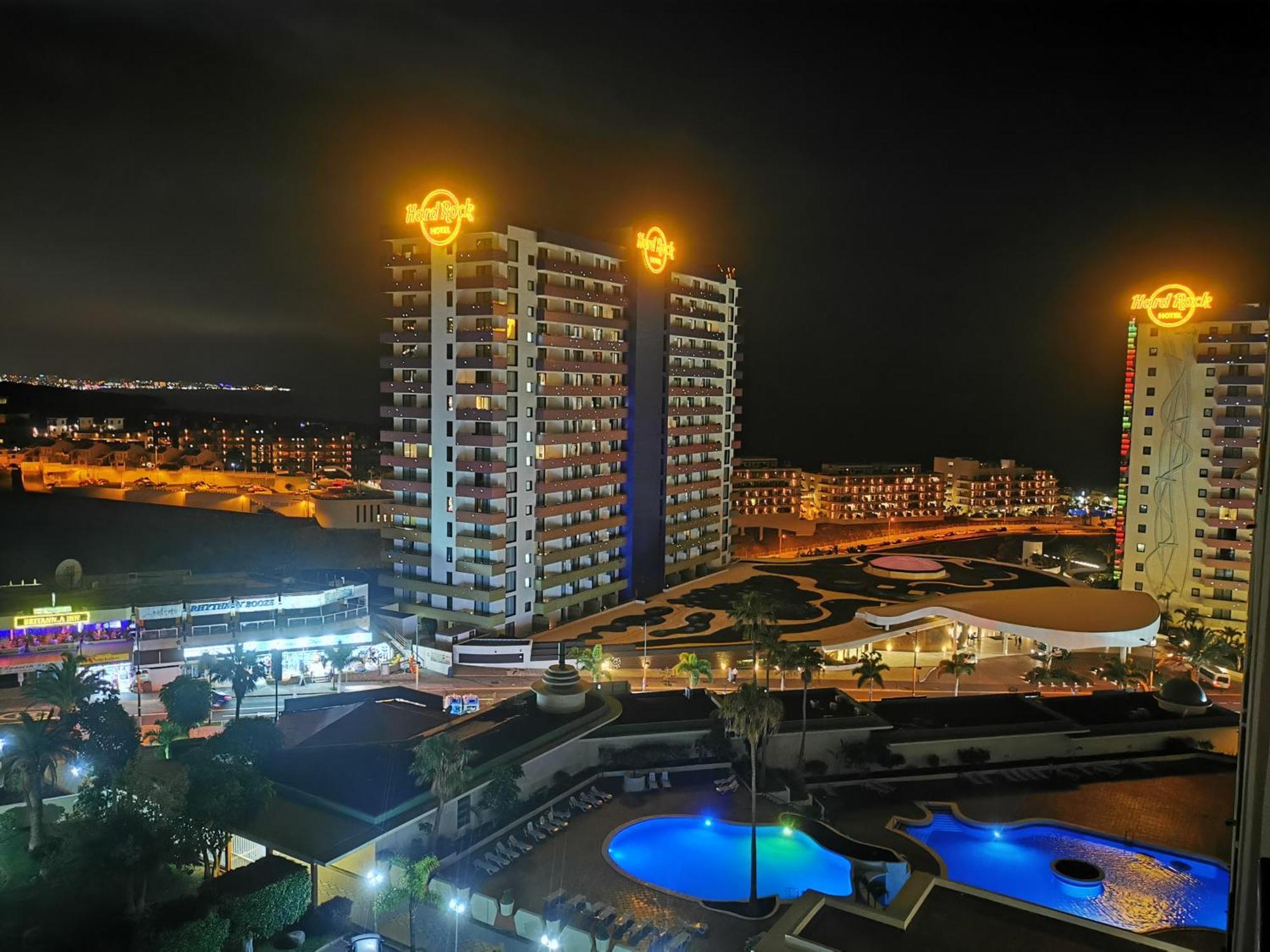 Skyline View Apartment - Free Private Parking Including & Guest Bonus 아데제 외부 사진