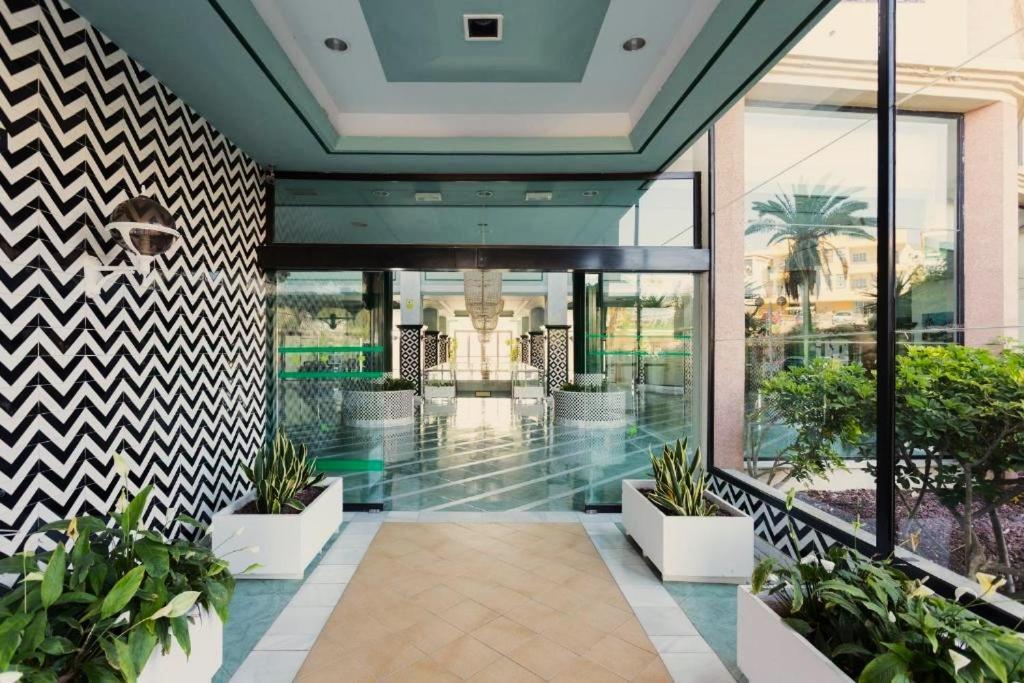 Skyline View Apartment - Free Private Parking Including & Guest Bonus 아데제 외부 사진