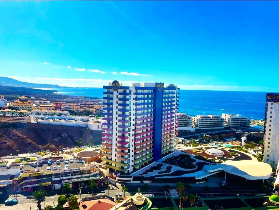 Skyline View Apartment - Free Private Parking Including & Guest Bonus 아데제 외부 사진