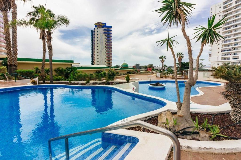 Skyline View Apartment - Free Private Parking Including & Guest Bonus 아데제 외부 사진