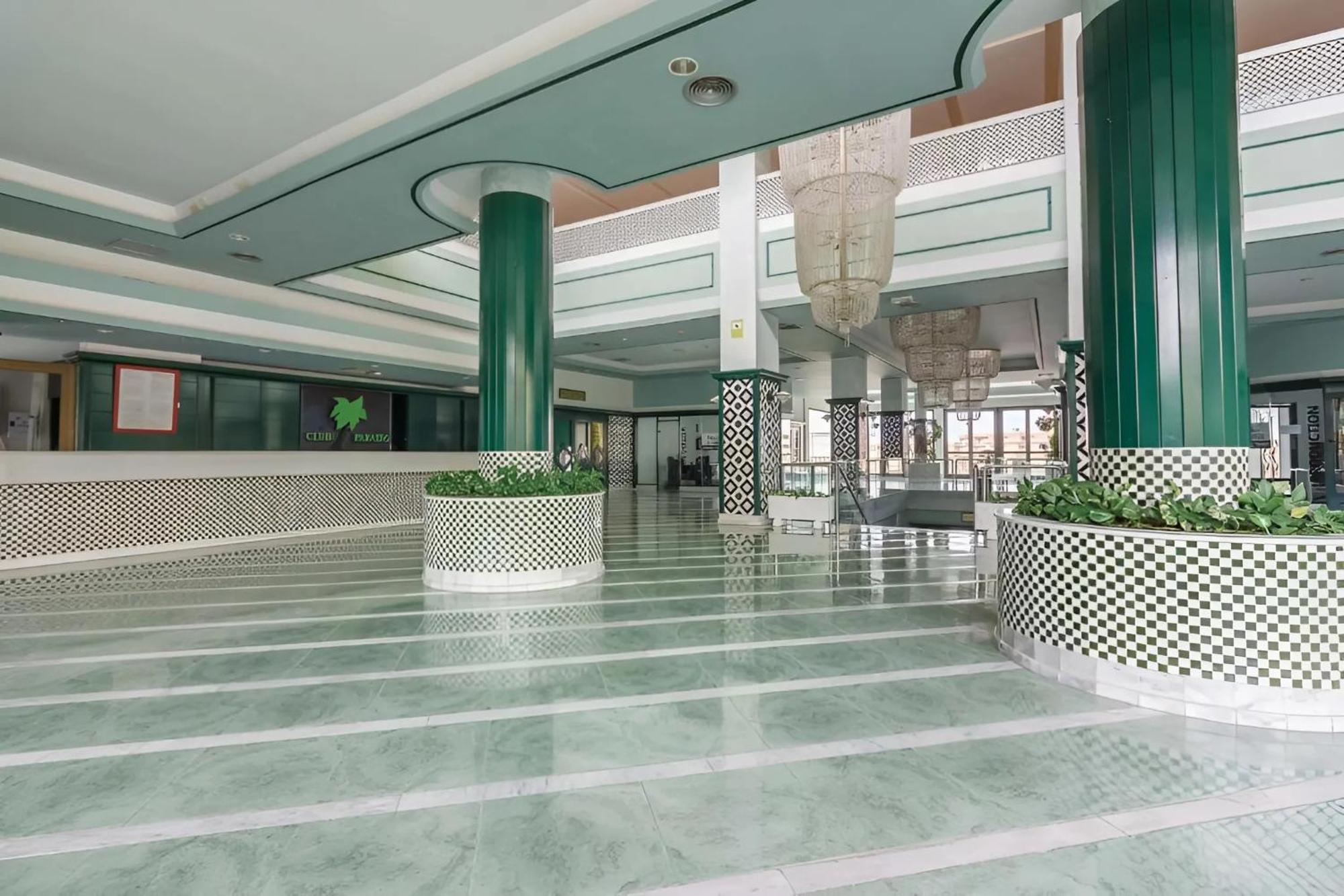 Skyline View Apartment - Free Private Parking Including & Guest Bonus 아데제 외부 사진