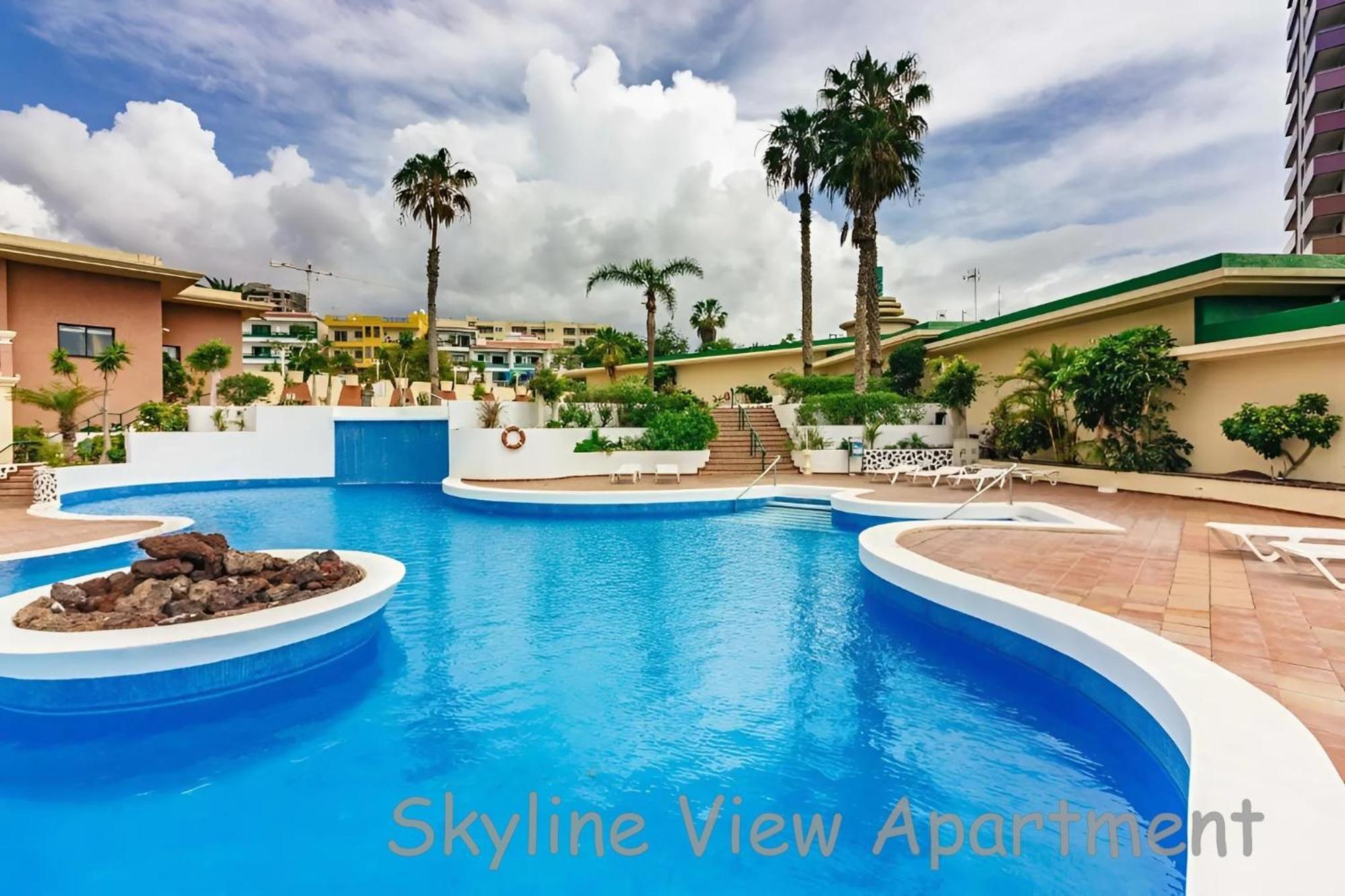 Skyline View Apartment - Free Private Parking Including & Guest Bonus 아데제 외부 사진