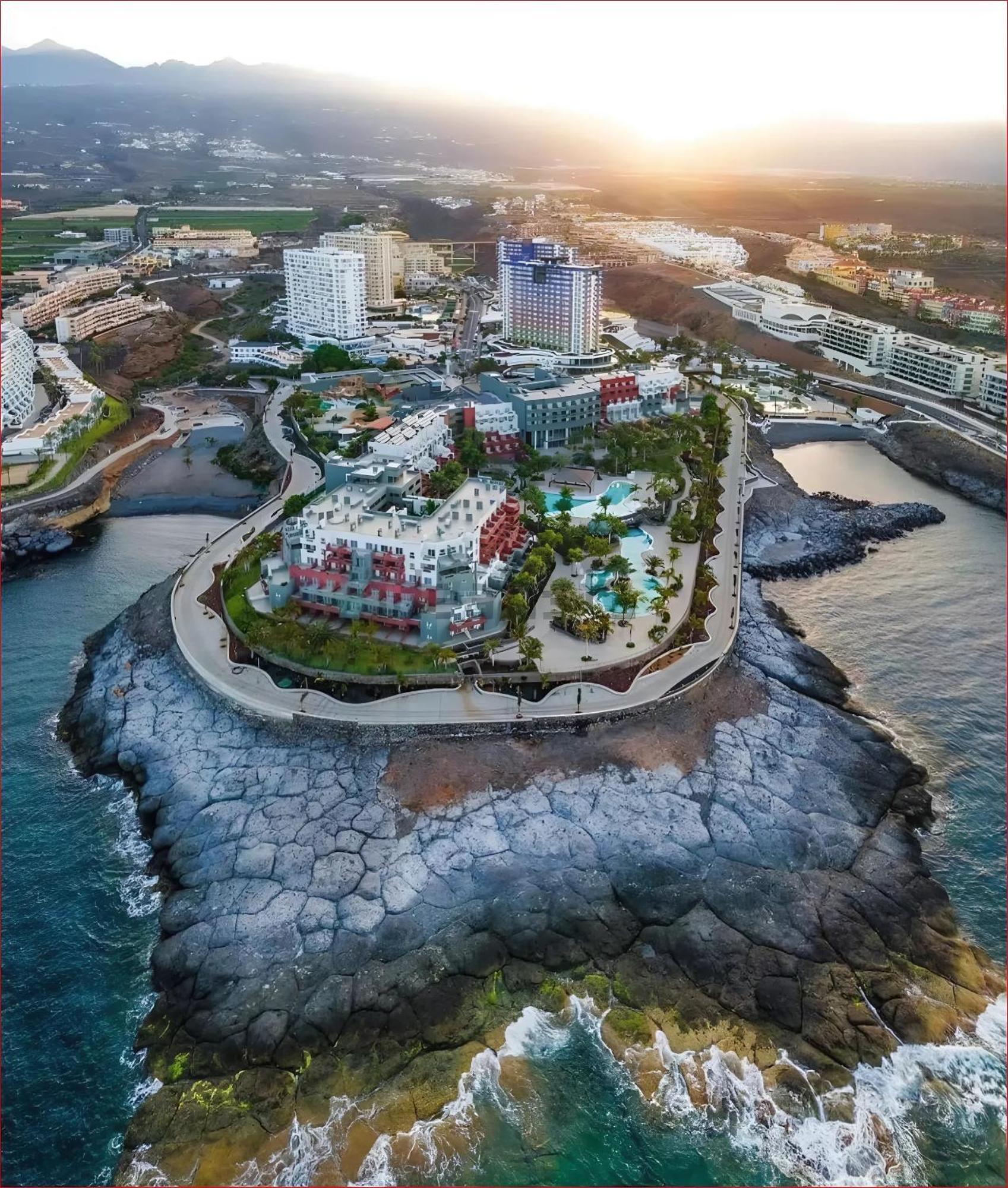Skyline View Apartment - Free Private Parking Including & Guest Bonus 아데제 외부 사진